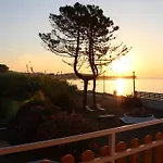 Nikos Seaside *