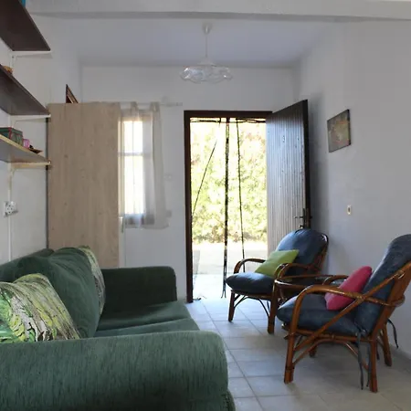 Nikos Seaside Апартаменты
